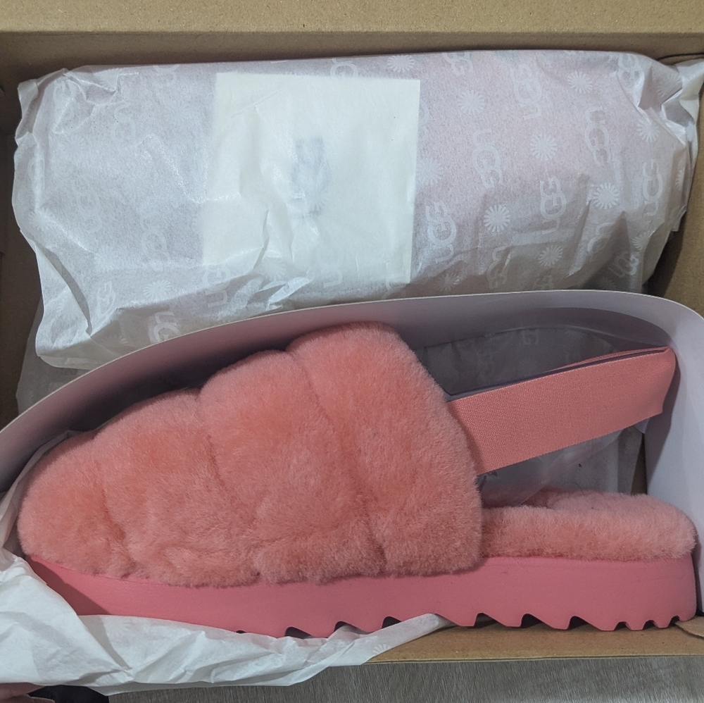 NWT UGG Women's Coral Fluffy Slippers